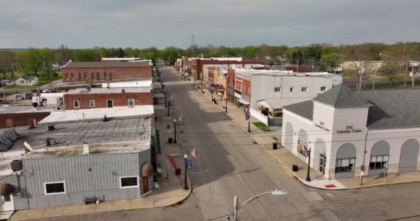 Maniobras Aéreas Por Main Street Sobre Chillicothe Illinois Usa — Vídeo de stock