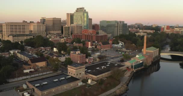 Flygfoto Eastern City Skyline Wilmington Delaware Uhd — Stockvideo