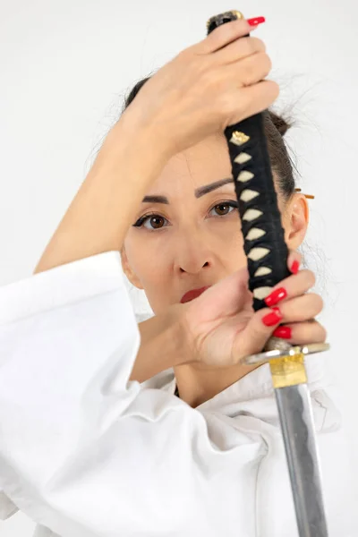 Aikido Mestre Mulher Tradicional Samurai Hakama Quimono Com Cinto Preto — Fotografia de Stock
