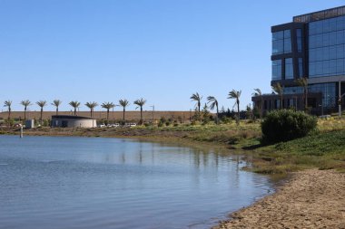 9-21-2022: Brisbane, California: Oyster Point Sahili ve Marina, Brisbane, California