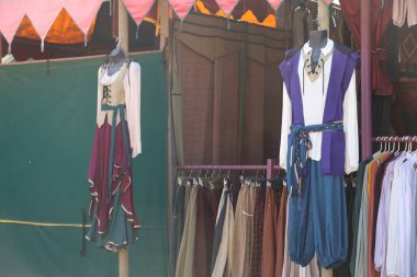 9-11-2022: Hollister, California: Rönesans Fuarı 'nda Dönem Kostümü Giyen İnsanlar, Hollister California