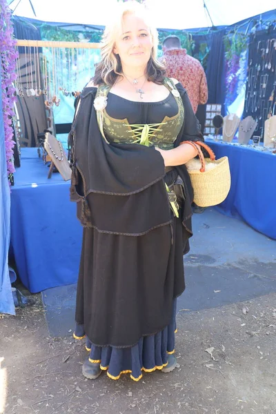 2022 カリフォルニア州ホリスター ルネサンス期の衣装を着た人々 ホリスターカリフォルニア — ストック写真