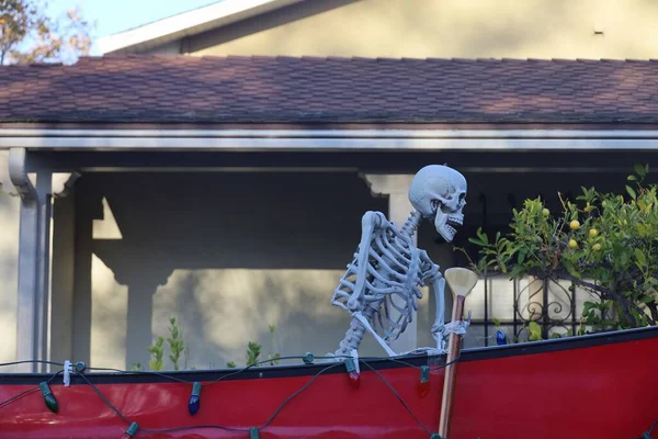 2022 Burlingame California Halloween Decorations Streets Skeleton Row Boat — Stock Photo, Image