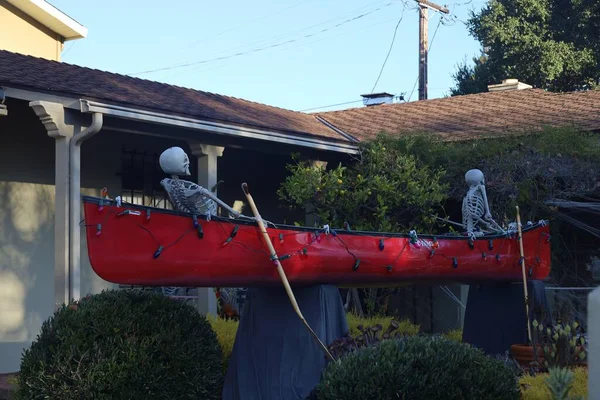 2022 Burlingame California Halloween Decorations Streets Skeleton Row Boat — Stock Photo, Image