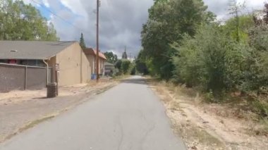 Eylül 2022: Danville Californaia: Bisikletli Demir At Yolu