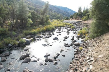 Yosemite Merced nehrinin Kaliforniya 'daki havadan çekilmiş fotoğrafı.