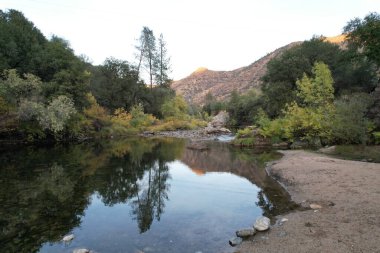 Yosemite Merced nehrinin Kaliforniya 'daki havadan çekilmiş fotoğrafı.