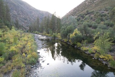 Yosemite Merced nehrinin Kaliforniya 'daki havadan çekilmiş fotoğrafı.