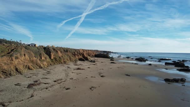 Літаючи Над Пляжами Болотами Океаном Сан Симеоні Каліфорнія — стокове відео