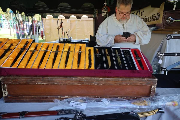 2023 Visalia California Armas Vendedores Trajes Época Una Feria Renacentista — Foto de Stock