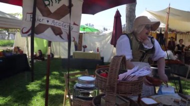 4-15-2023: Visalia, California: Rönesans Fuarı,