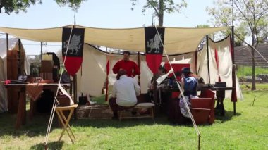 4-15-2023: Visalia, California: Rönesans Fuarı,