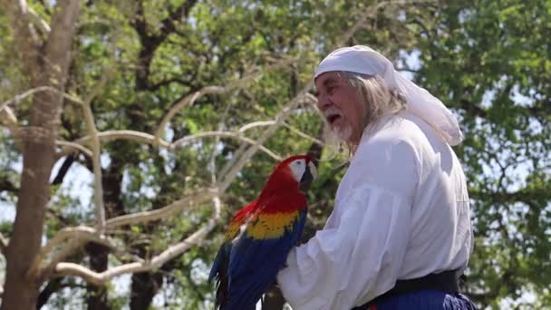 2023 Visalia Kalifornien Renässansfaire Parrot Show — Stockvideo