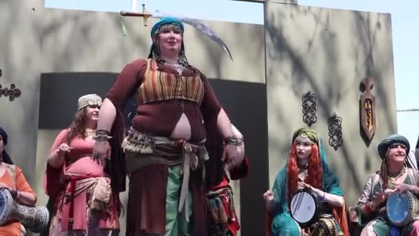 2023 Visalia California Відродження Faire Близькосхідні Танцюристи Гурт — стокове відео