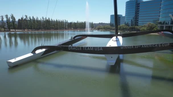 2023 Redwood Shores California Volando Sobre Equipo Catamarán Lake Larry — Vídeo de stock