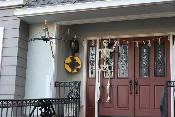 10-8-2023: Burlingame, California: Kaliforniya 'da Cadılar Bayramı süslemeleri