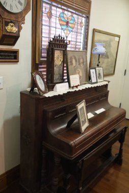 12-6-2023: Sunnyvale, California: Piyano, Sunnyvale Miras Evi, Kaliforniya