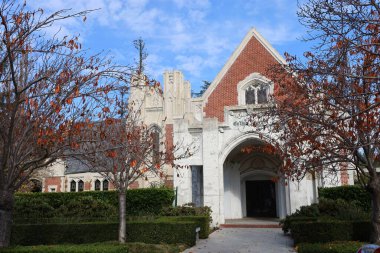 12-26-2023: Oakland; California: Oakland California 'daki dağ manzaralı mezarlık