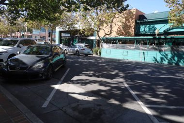 10-23-2023: Palo Alto, Kaliforniya: Palo Alto şehir merkezi, University Avenue