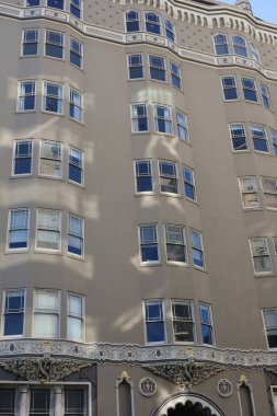 1-1-2024: San Francisco, California, ABD: San Francisco Pacific Heights mahallesi, apartman kompleksi