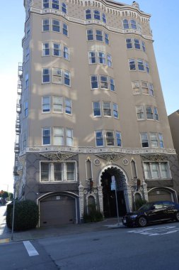 1-1-2024: San Francisco, California, ABD: San Francisco Pacific Heights mahallesi, apartman kompleksi