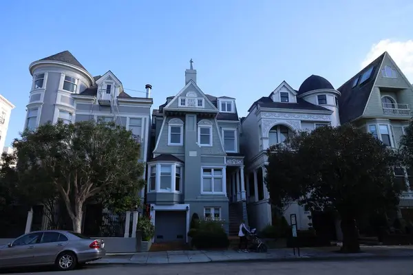 stock image 1-1-2024: San Francisco, California, USA: San Francisco Pacific Heights neighbourhood, Buildings in the Queen Anne style