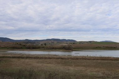 Kaliforniya 'daki ulusal parktaki dağların, kayaların ve mağaraların fotoğrafı