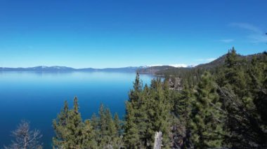 Tahoe Gölü 'nün havadan çekilmiş videosu.