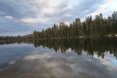 Fotoğraf: Altın Göl Eureka Plumas Ormanı, Göl Havzası, Kaliforniya