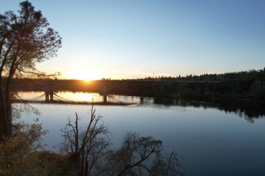 Folsom hidroelektrik parkı ve Latoma Gölü 'nün fotoğrafı