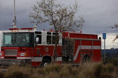 12-20-2023: San Mateo, Kaliforniya: San Mateo Koleji 'ndeki itfaiye aracı