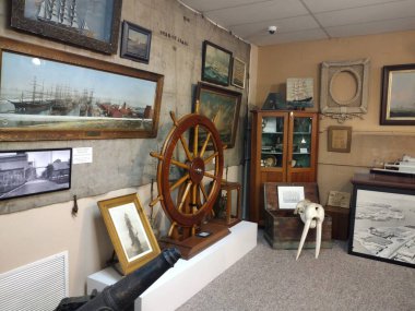 10-28-2023: Alamaeda, California: Alameda Şehir Müzesi, Kaliforniya