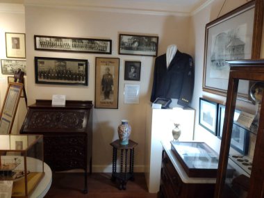 10-28-2023: Alamaeda, California: Alameda Şehir Müzesi, Kaliforniya