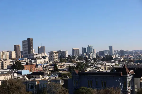 1-1-2024: San Francisco, California, ABD: San Francisco Pacific Heights Mahallesi, San Francisco silueti