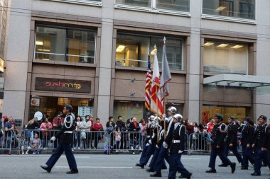 2-24-2024: San Francisco, California: Çin Yeni Yıl Geçidi 'nde yürüyüş bandosu,
