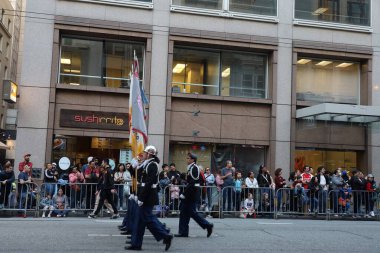 2-24-2024: San Francisco, California: Çin Yeni Yıl Geçidi 'nde yürüyüş bandosu,