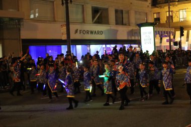 2-24-2024: San Francisco, California: Çin Yeni Yıl Geçidi,