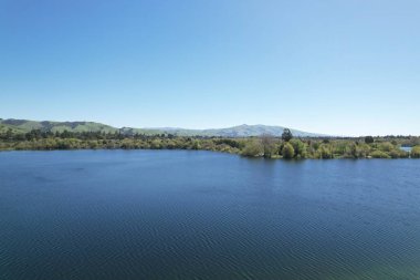Fremont California 'daki taş ocağının insansız hava aracı fotoğrafı.