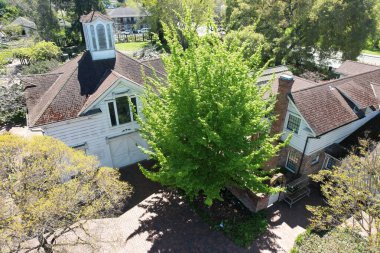 4-9-2024: Santa Rosa, California: Luther Burbank park ve binasının havadan fotoğrafı, Santa Rosa, Kaliforniya, ABD