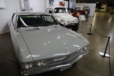 6-8-2024: Sacramento, California: Sacramento Otomobil Müzesi, Chevorlet Corvair Monza