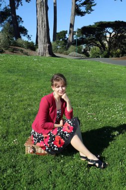 Parktaki Güzel Rus Modelinin Fotoğrafı