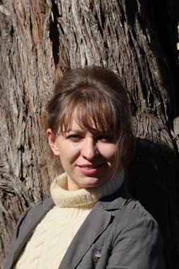 Parktaki Güzel Rus Modelinin Fotoğrafı