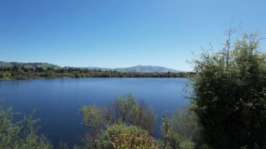 Taş ocağı göllerindeki doğa videosu, Fremont, California, ABD