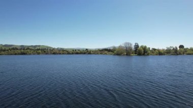 Taş ocağı göllerindeki doğa videosu, Fremont, California, ABD