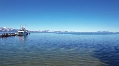 Tahoe Gölü 'nün havadan çekilmiş videosu, Kaliforniya, ABD