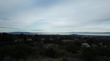San Francisco körfezi üzerinde uçarken