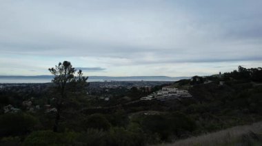 San Francisco körfezi üzerinde uçarken