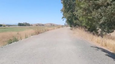 6-15-2024: Fremont, California, ABD: Bisiklet Alameda Deresi Yolu