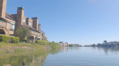 2-15-2022: Corte De Madera, Califonia, ABD: Paddling corte de madera Creek