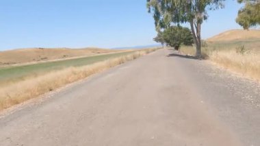 6-15-2024: Fremont, California, ABD: Bisiklet Alameda Deresi Yolu